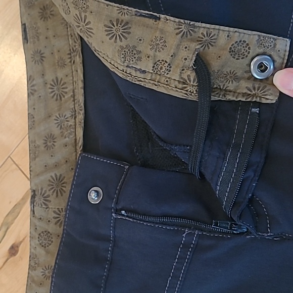 Athleta Dipper Shorts 9" Inseam - Picture 4 of 11